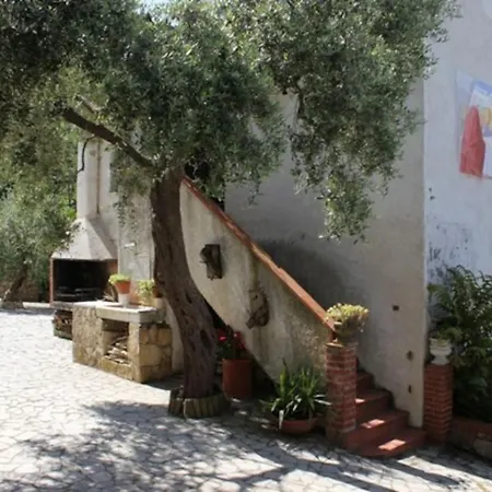 Semesterbostad Fattoria Cristina Romantic Garden With Pool & Farm Animals In Tuscany - Fenice Castelnuovo Magra